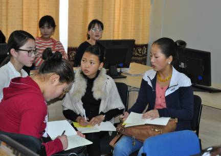 skupinová diskuze o tom jaká lidskoprávní témata jsou v Mongolsku klíčová