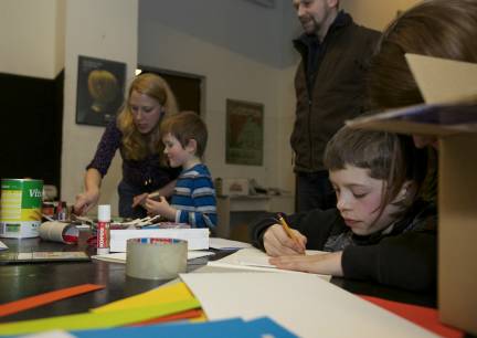 Po víkendových projekcích promítání pro rodiče s dětmi následoval výtvarný worshop
