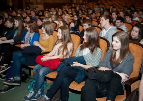 studenti na projekci filmu Mý věci