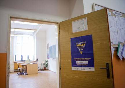 Volební místnost už je otevřená - Obchodní akademie a jazyková škola v Liberci