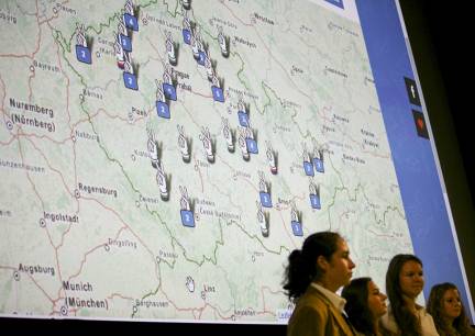 Mapová aplikace Naše revoluce, kterou přijely představit studentky z budějovického Gymnázia Česká.