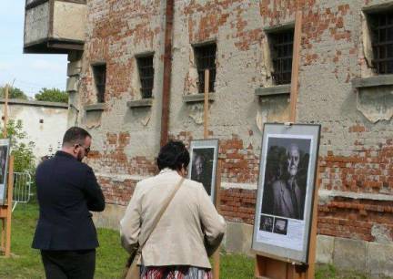 Výstava ve věznici v Uherském Hradišti, pořádaná během Dne otevřených památek 12.-13. září 2015. www.veznice.uh.cz