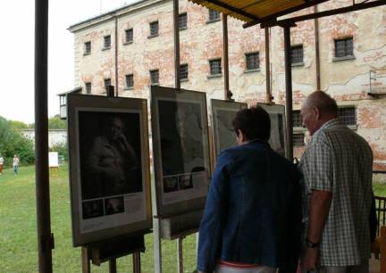 Výstava ve věznici v Uherském Hradišti, pořádaná během Dne otevřených památek 12.-13. září 2015. www.veznice.uh.cz