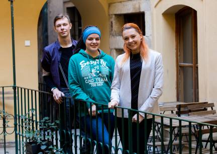 Studentská porota ve složení Ondřej Nykl, Ester Hadašová a Nikola Hlavatá, vybrala #FollowMe jako vítězný snímek tohoto ročníku.