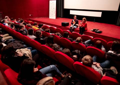 K Reds, do toho! přišla se studenty diskutovat také režisérka Nancy Schwartzman.