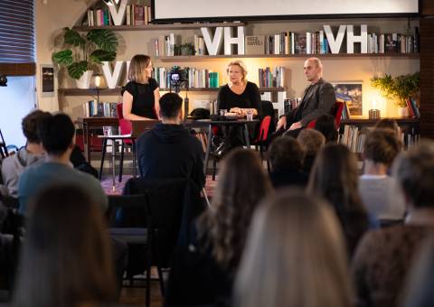 Debata v naší režii se synem Dany Němcové Ondřejem Němcem a disidentkou Ivankou Lefeuvre v knihovně Václava Havla. 