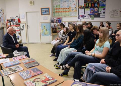 Pofilmová debata s pamětníkem Stanislavem Chromčákem na ZŠ Čeladná.